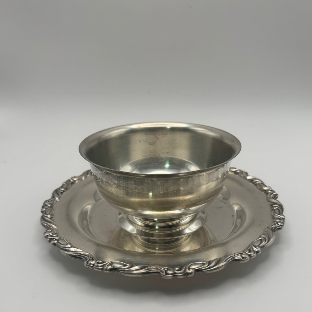 Vintage Oneida Silverplate Bowl with Attached Plate, Beautiful Detailed Edge